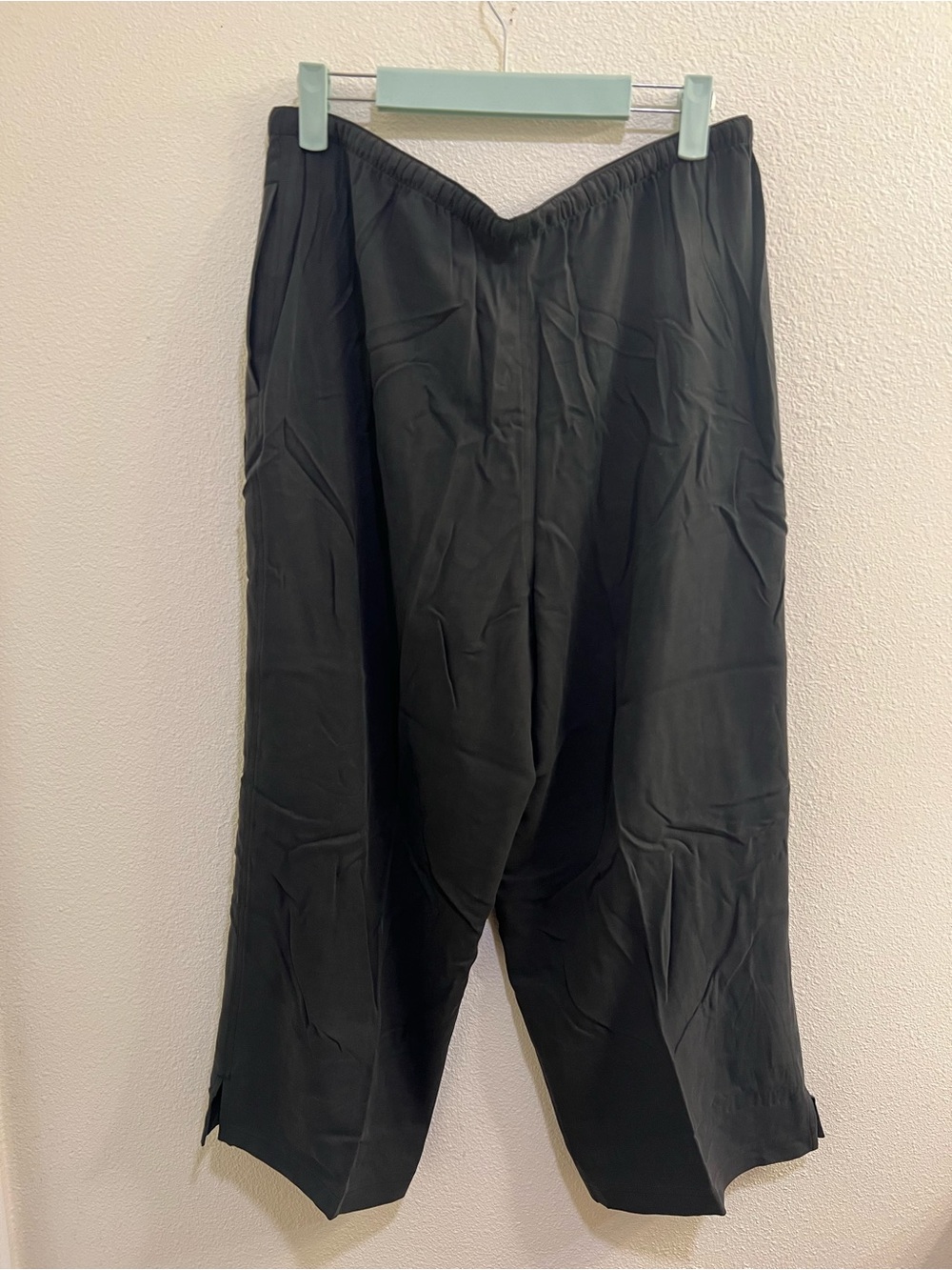 NWT Tommy Bahama Womens Black 100% Silk Drawstring Pants Size Large - Picture 2 of 3